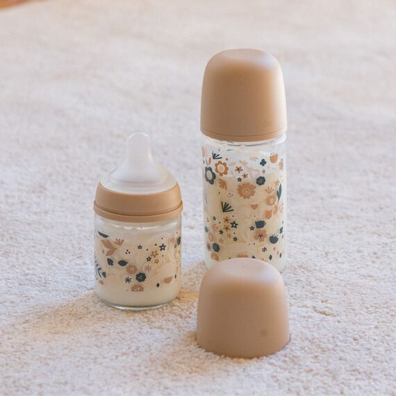 Suavinex Welcome Baby Feeding Gift Set of 5 for New Born Baby, Feeding Bottles, Pacifier, Pacifier Holder & Powdered Milk Dispenser, Color: Beige, 4 image